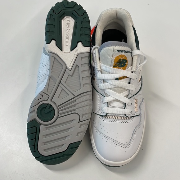 New Balance 550 NWT, white/gold/ night watch green Men’s Size 5, Women’s Size 6. - Picture 6 of 6